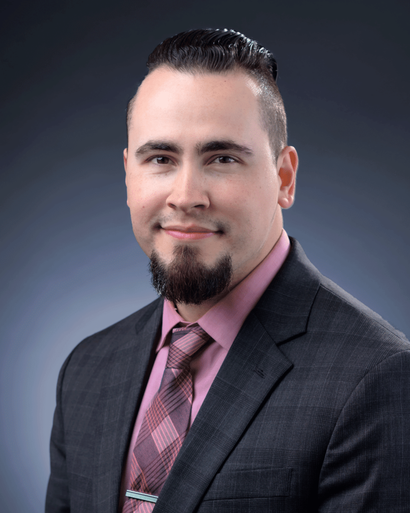 a photo of gemologist-appraiser Randy Lightfoot