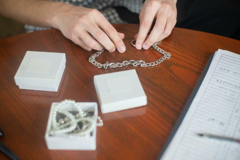jewelry appraiser